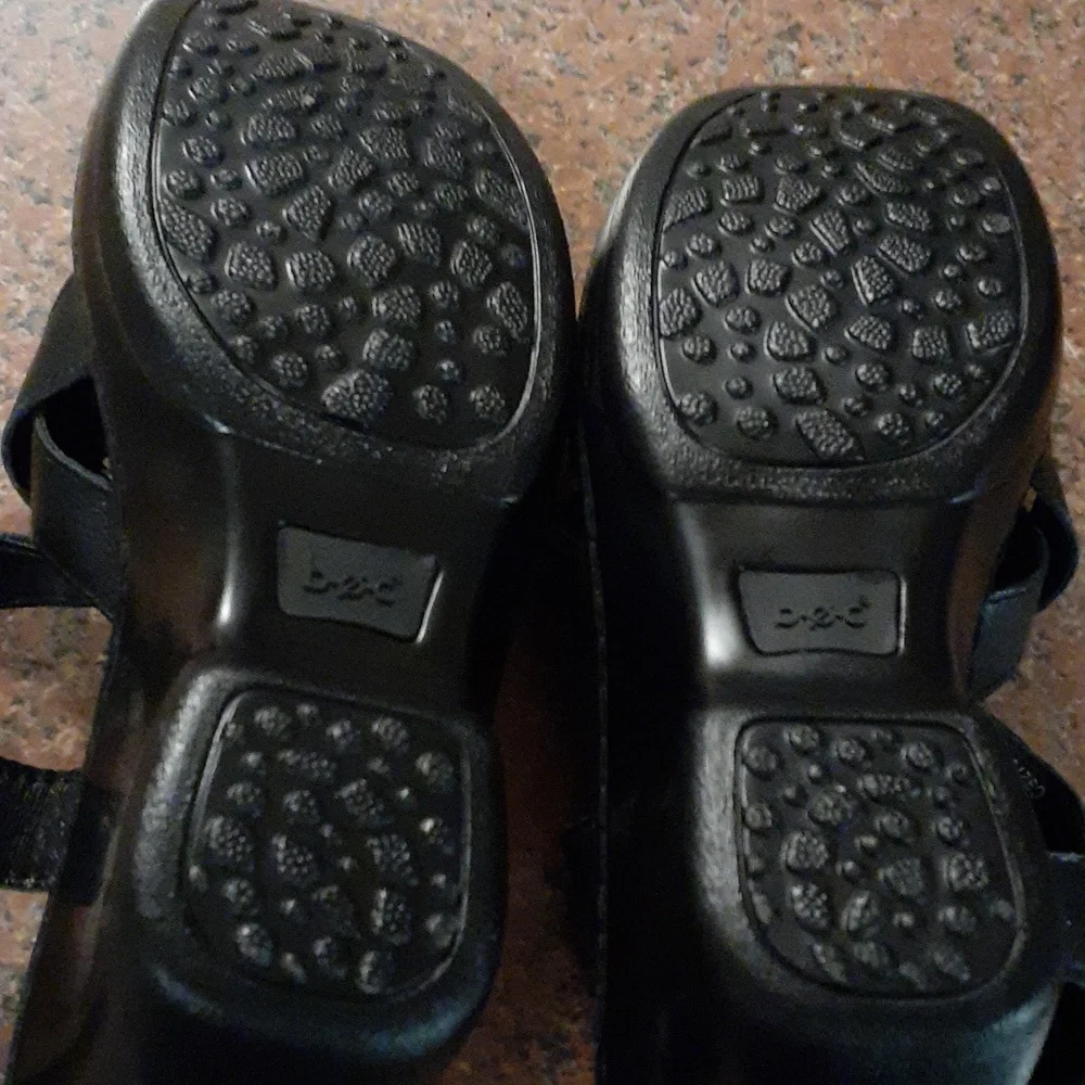 brand new! boc leather wedge sandals  black size 8m  never worn! - Picture 3 of 5